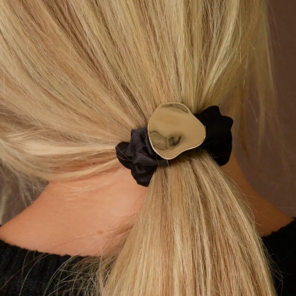 Gold Pendant Scrunchie (1701)